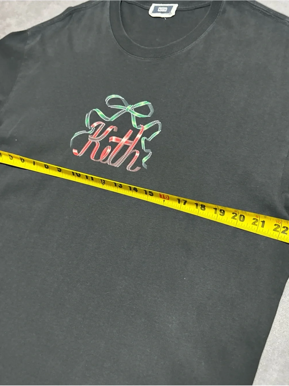 Kith Kithmas Ribbon Tee Large Black Graphic T-Shirt Box Logo StreetWear